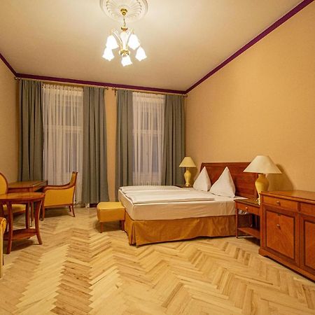 4 Bedrooms 130M2 Apartment At The Main City Square 布拉格 外观 照片