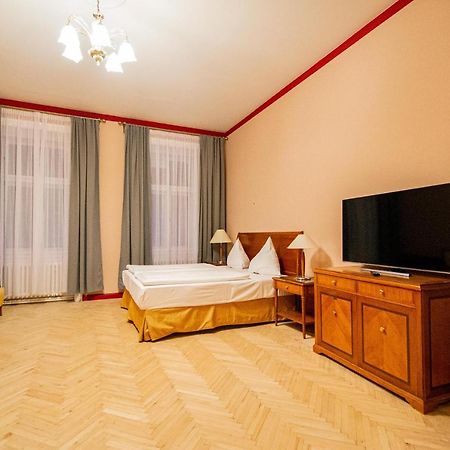 4 Bedrooms 130M2 Apartment At The Main City Square 布拉格 外观 照片