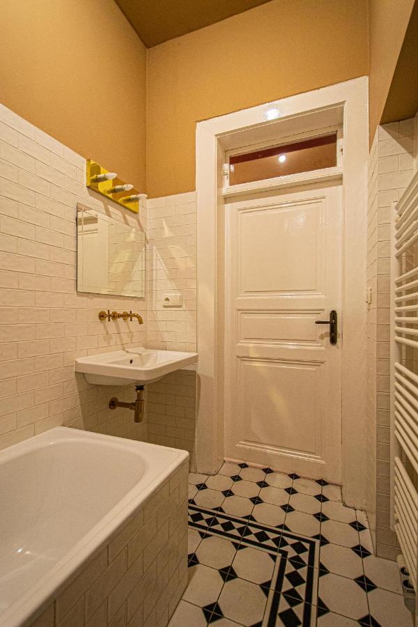 4 Bedrooms 130M2 Apartment At The Main City Square 布拉格 外观 照片
