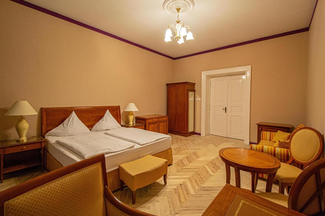 4 Bedrooms 130M2 Apartment At The Main City Square 布拉格 外观 照片