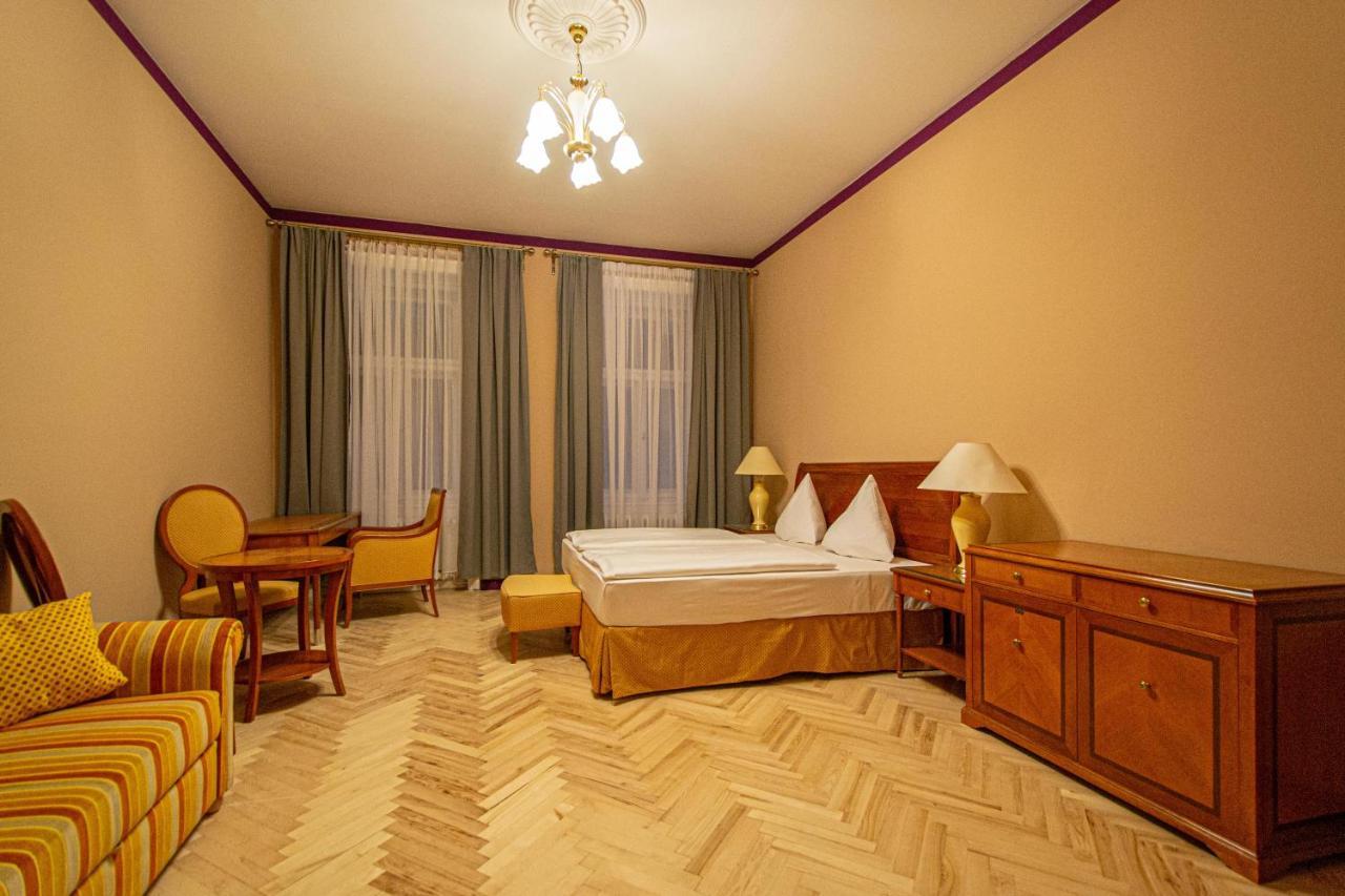 4 Bedrooms 130M2 Apartment At The Main City Square 布拉格 外观 照片