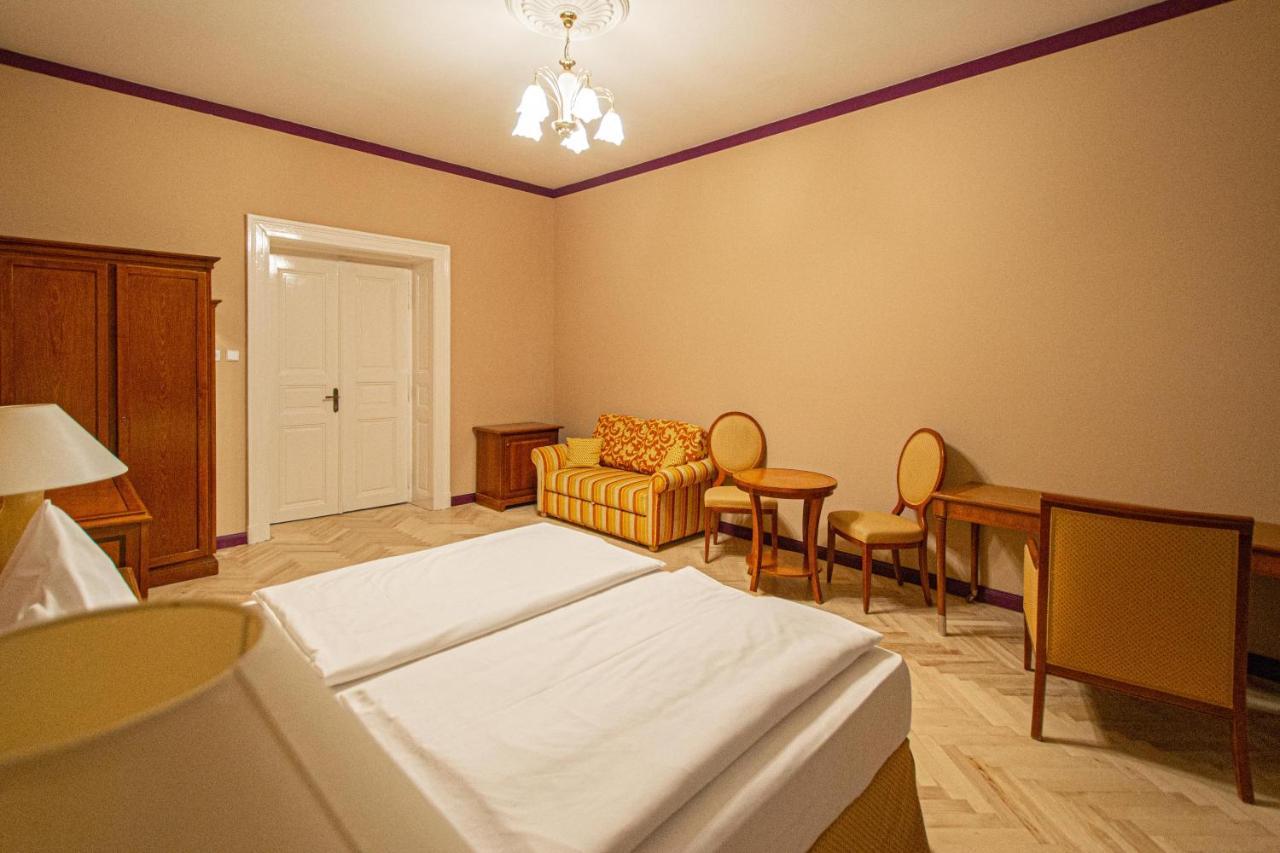 4 Bedrooms 130M2 Apartment At The Main City Square 布拉格 外观 照片