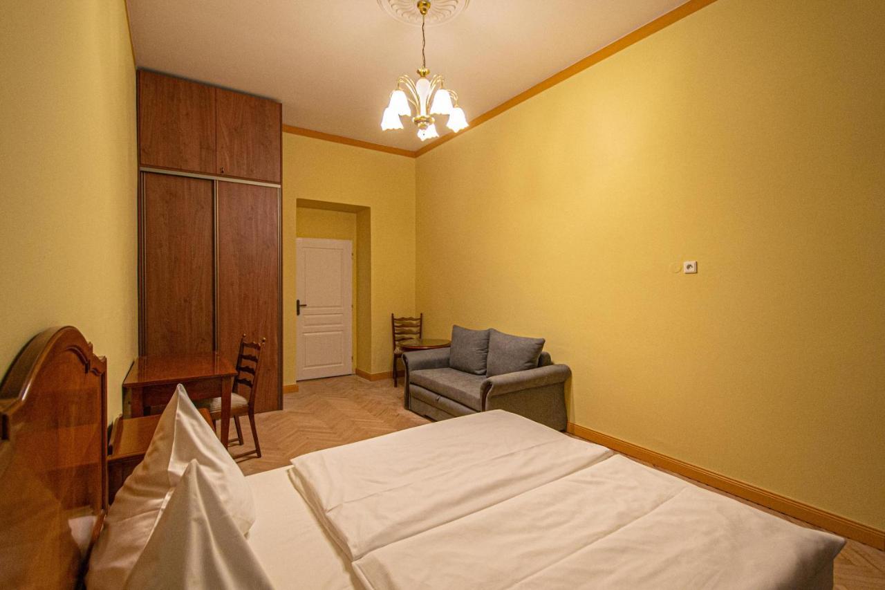 4 Bedrooms 130M2 Apartment At The Main City Square 布拉格 外观 照片