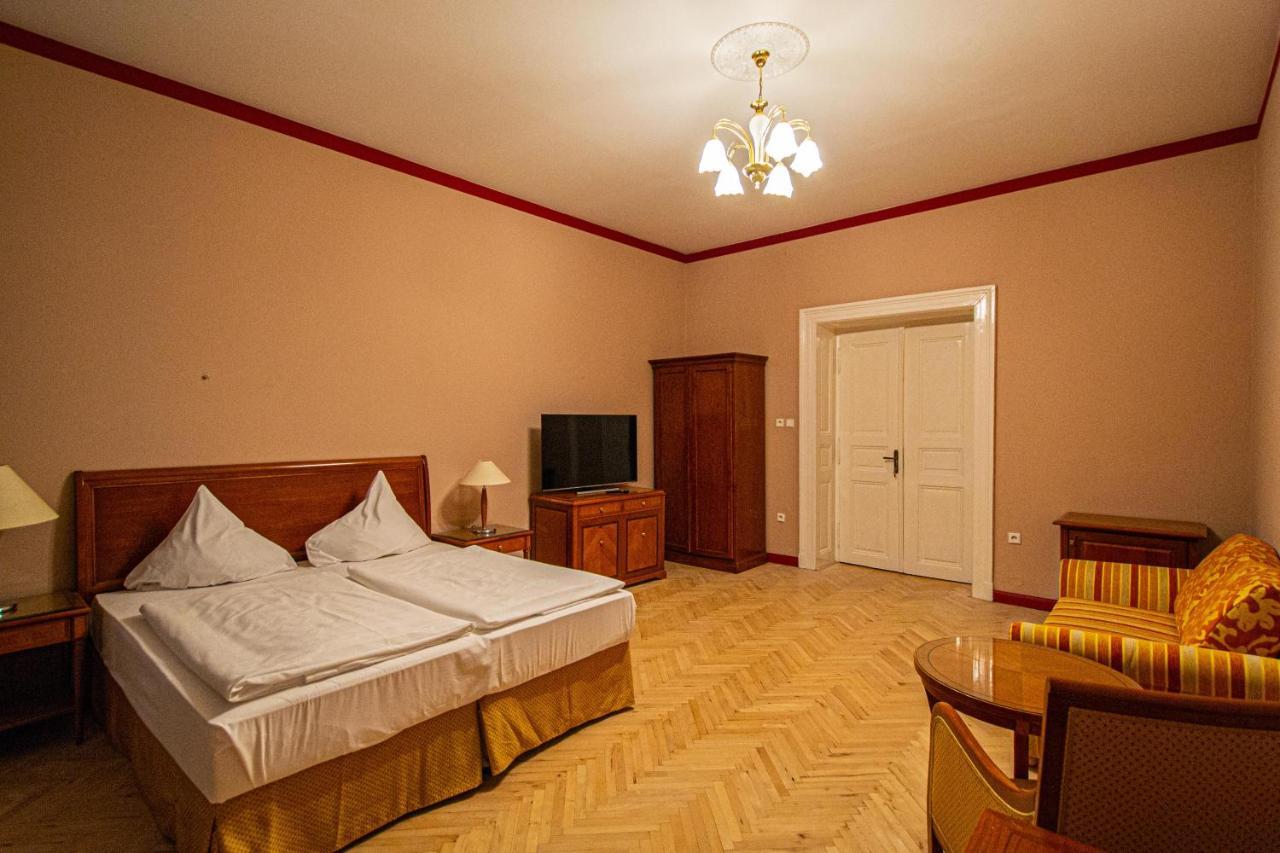4 Bedrooms 130M2 Apartment At The Main City Square 布拉格 外观 照片
