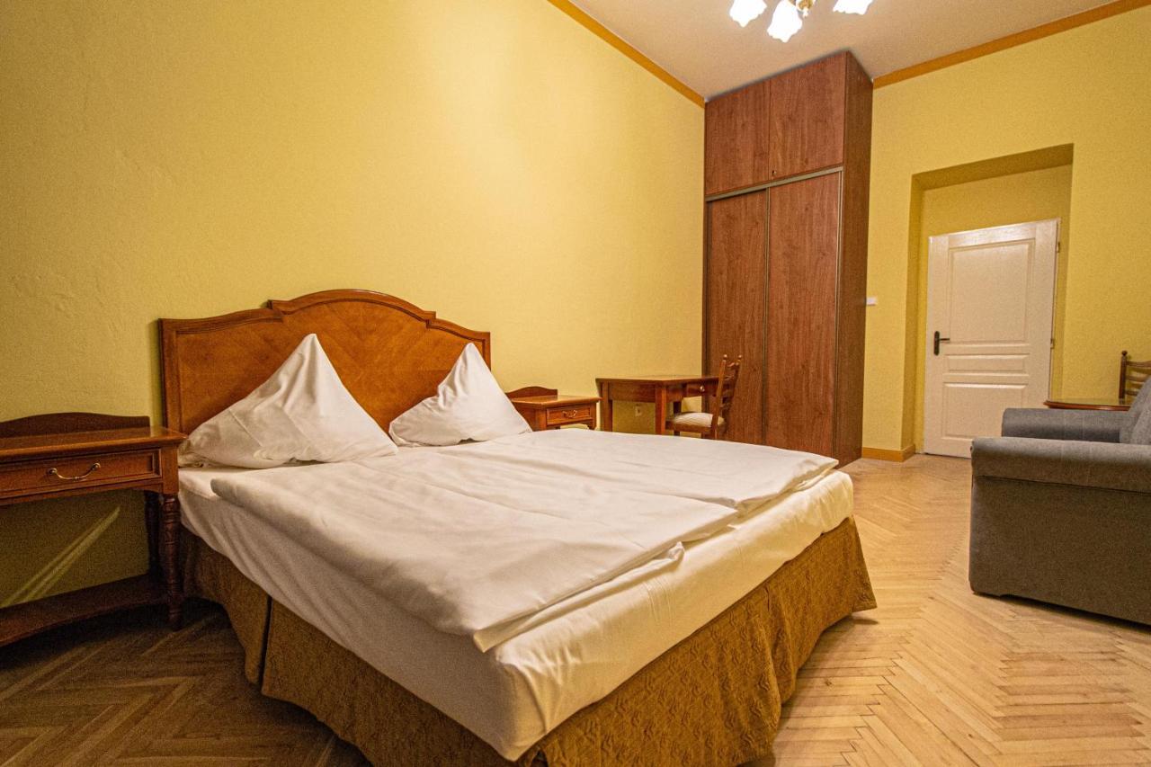4 Bedrooms 130M2 Apartment At The Main City Square 布拉格 外观 照片