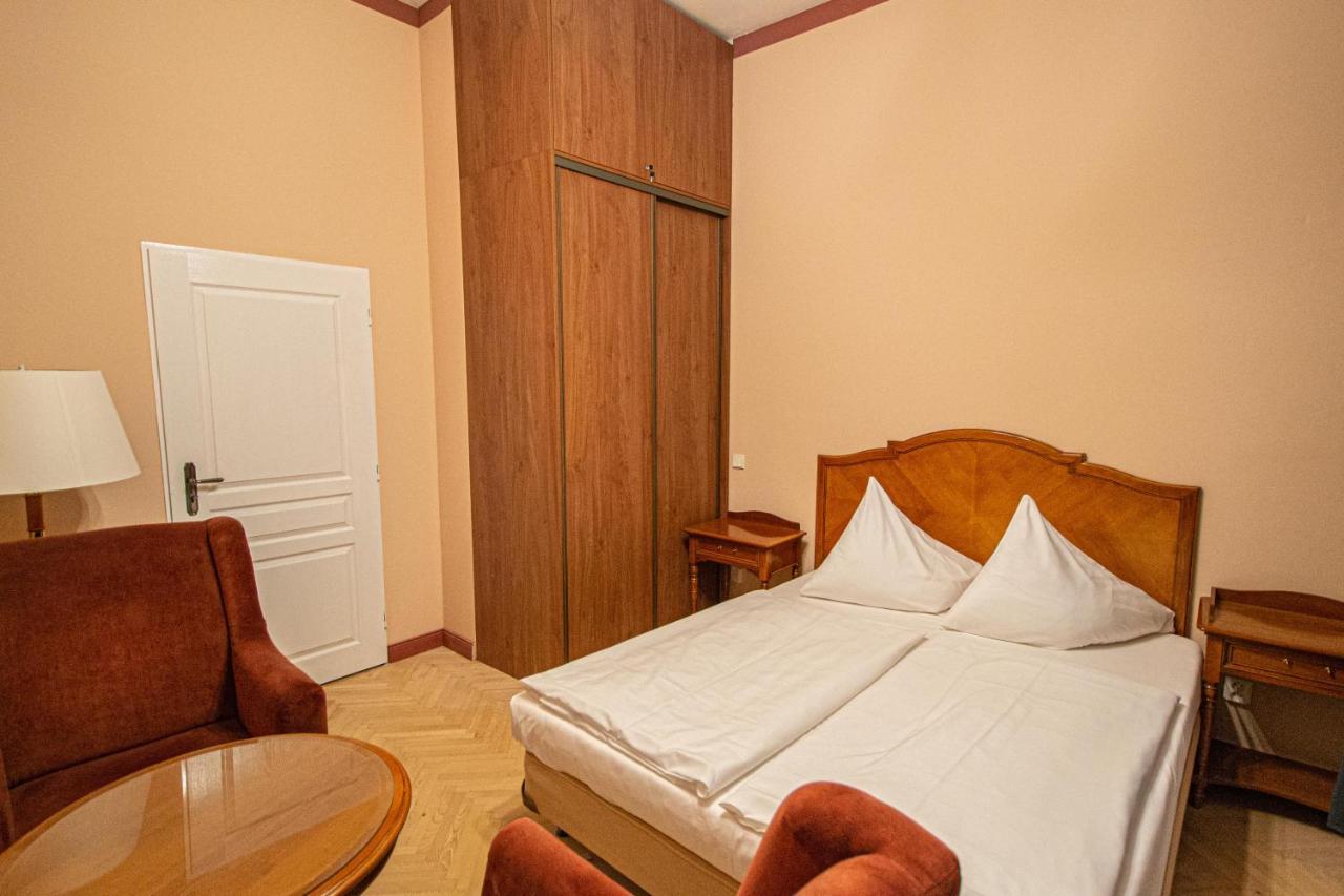 4 Bedrooms 130M2 Apartment At The Main City Square 布拉格 外观 照片