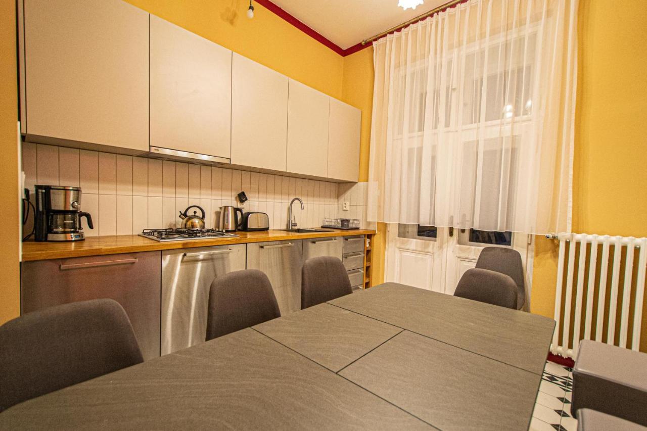 4 Bedrooms 130M2 Apartment At The Main City Square 布拉格 外观 照片