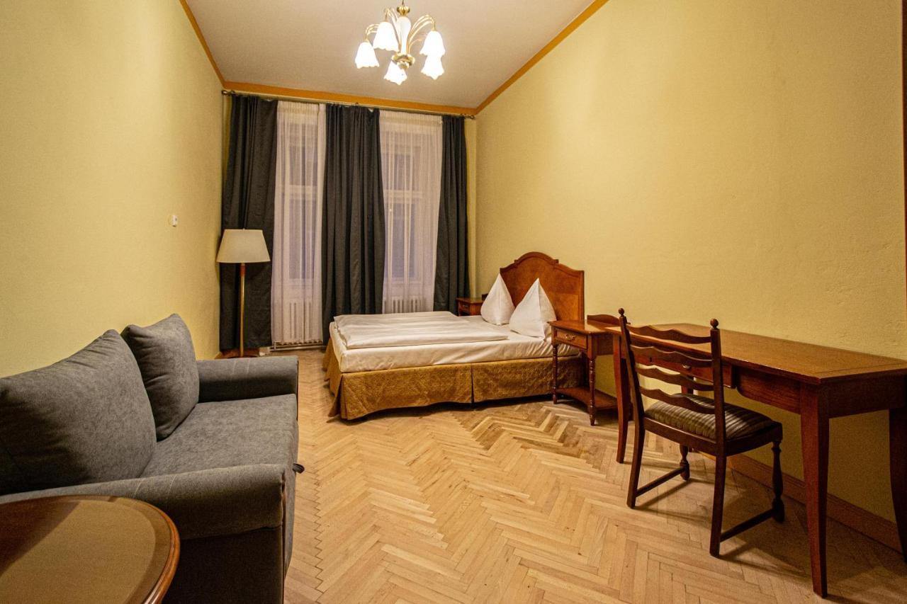 4 Bedrooms 130M2 Apartment At The Main City Square 布拉格 外观 照片