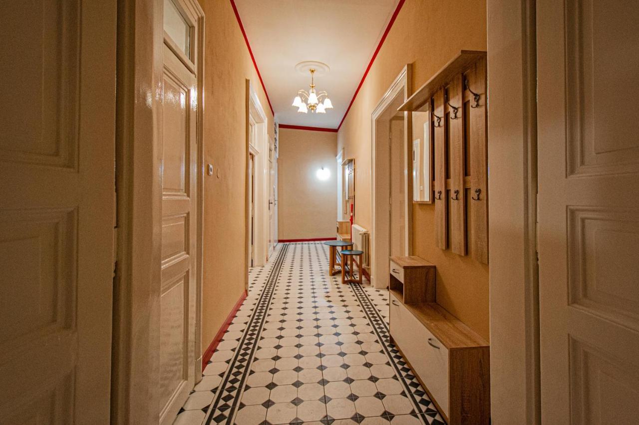 4 Bedrooms 130M2 Apartment At The Main City Square 布拉格 外观 照片